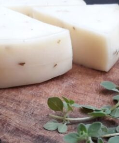 QUESO DE CABRA CON AJI PIMENTON x 260 grs aprox.